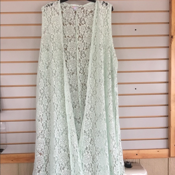 LuLaRoe Tops - BNWT LuLaRoe Joy 🖤